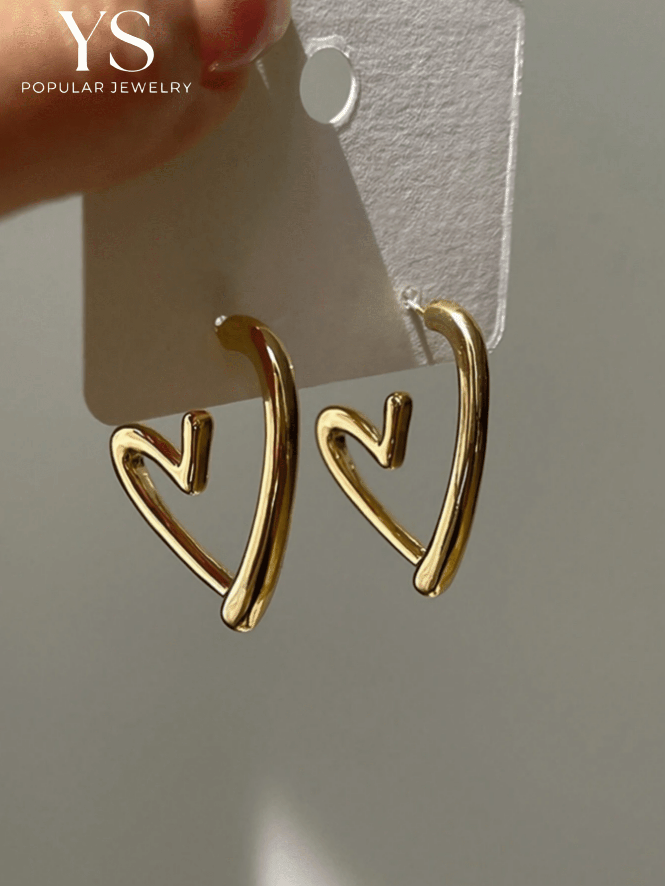 1 Pair Heart-Shaped Gold Hoop  - Women'S Fashion Earrings recensione e prezzo