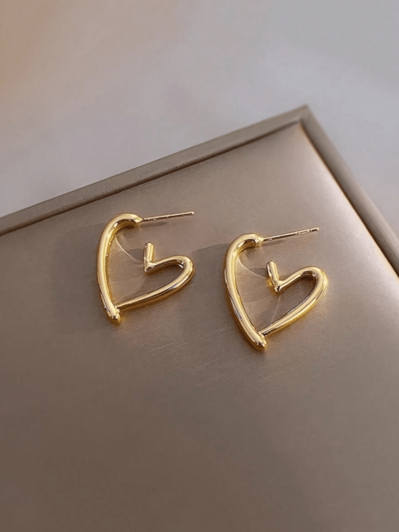 1 Pair Heart-Shaped Gold Hoop  - Women'S Fashion Earrings recensione e prezzo