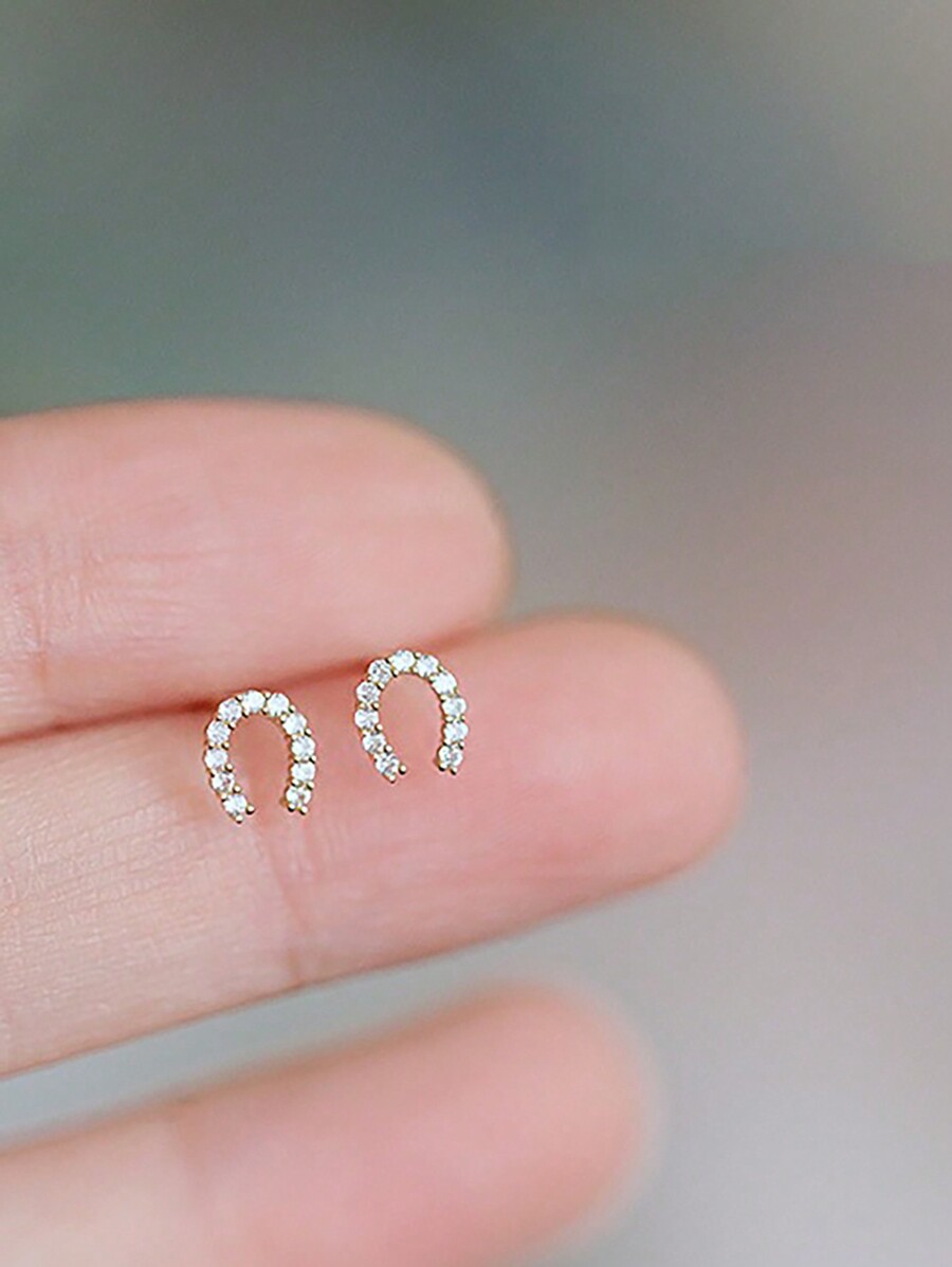 Small Horseshoe-Shaped Cubic Z - Women'S Fashion Earrings recensione e prezzo