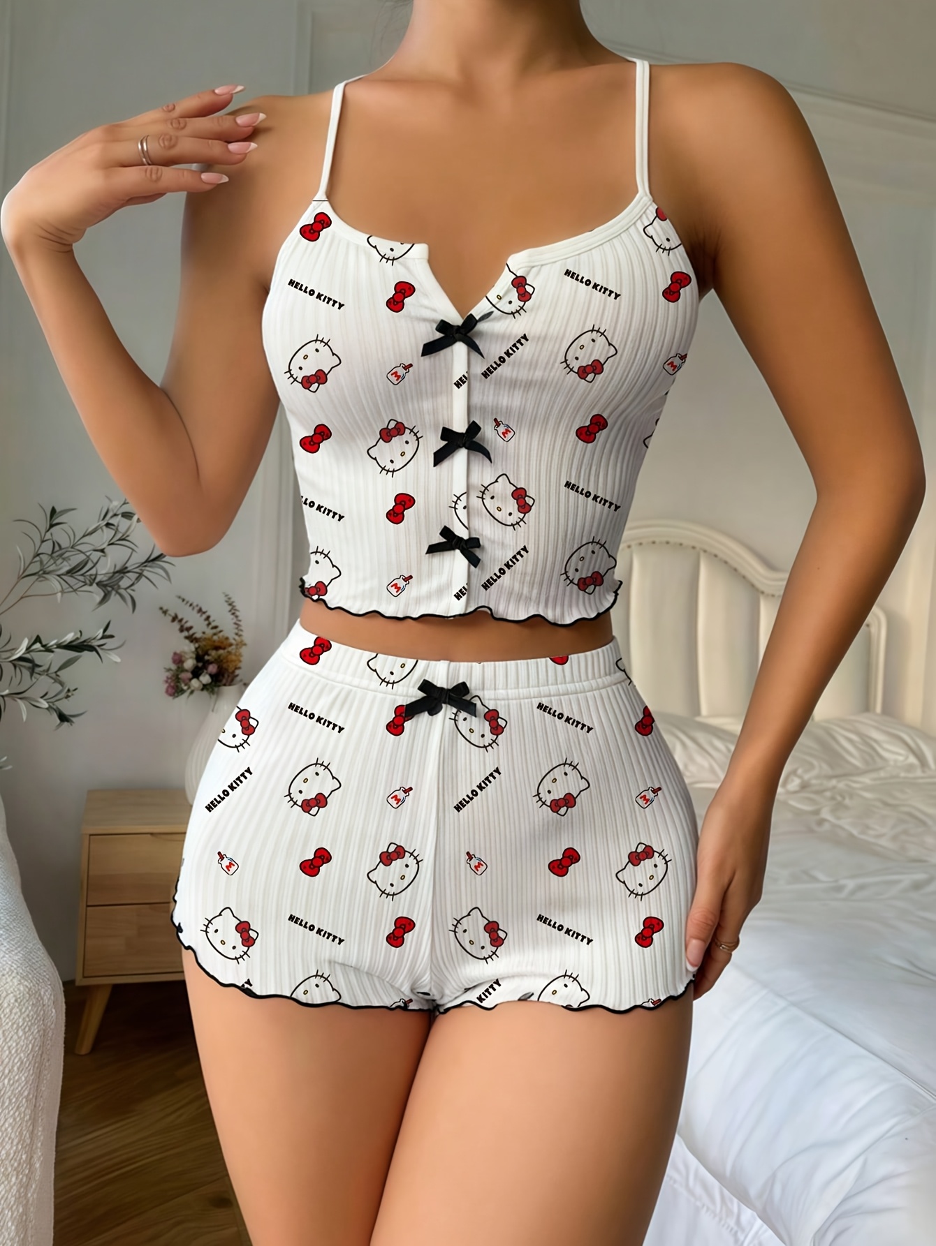 Sanrio Hello Kitty Bowknot Sus - Women'S Fashion Tops recensione e prezzo