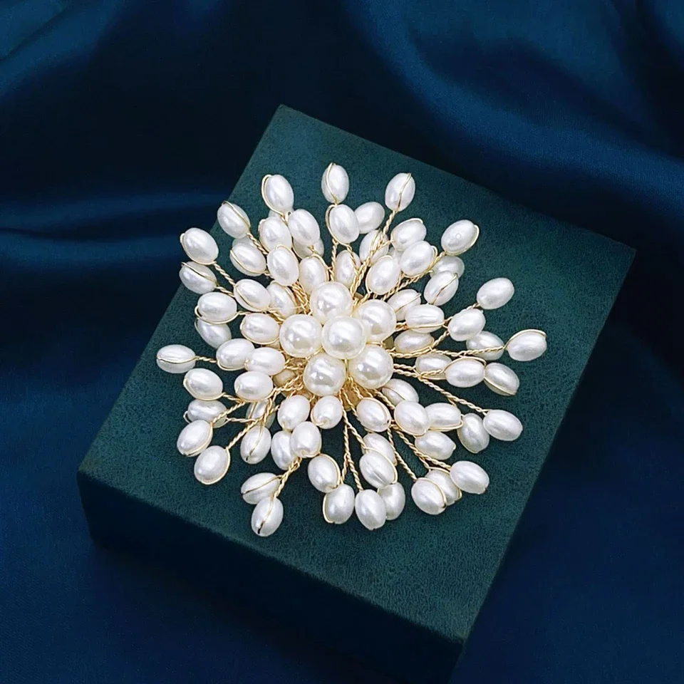Pearl Woven Flower Brooch For  - Women Fashion Designers recensione e prezzo