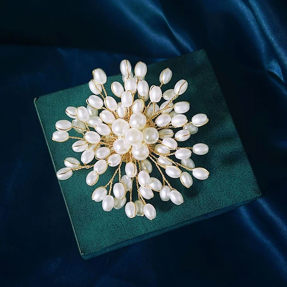 Pearl Woven Flower Brooch For  - Women Fashion Designers recensione e prezzo