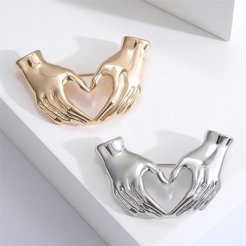XIALUOKE Hand Pose Heart Brooc - Women Fashion Pose recensione e prezzo