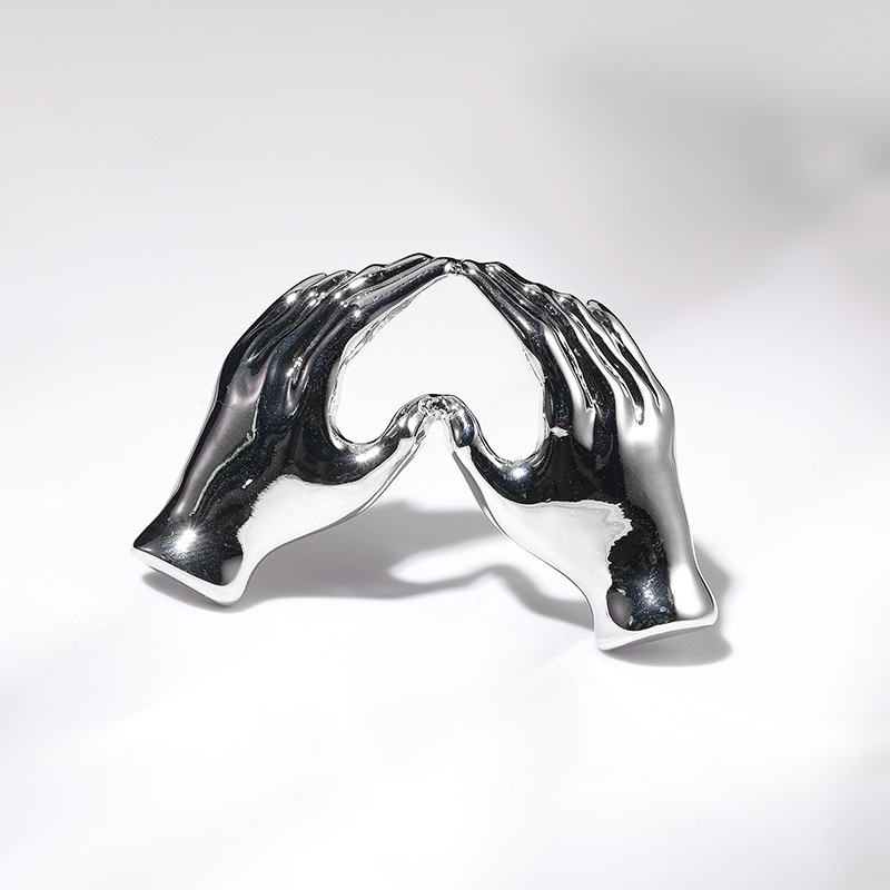XIALUOKE Hand Pose Heart Brooc - Women Fashion Pose recensione e prezzo