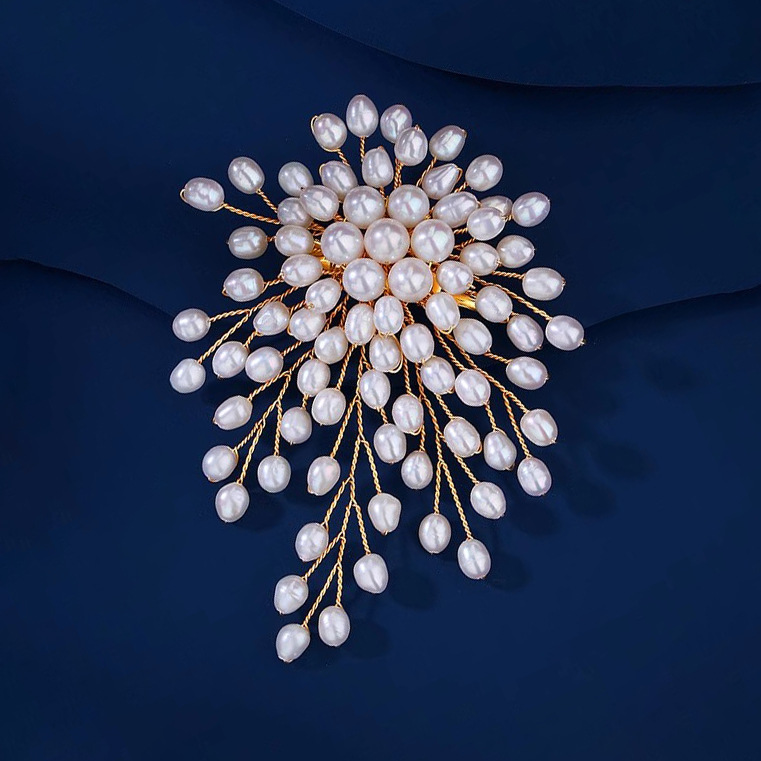 Pearl Woven Flower Brooch For  - Women Fashion Designers recensione e prezzo