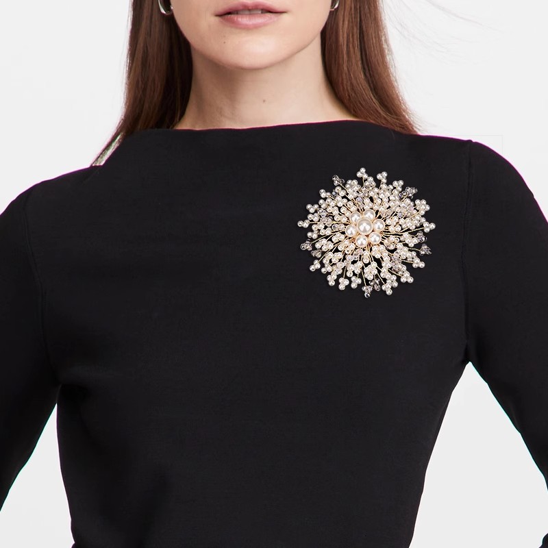 Pearl Woven Flower Brooch For  - Women Fashion Designers recensione e prezzo