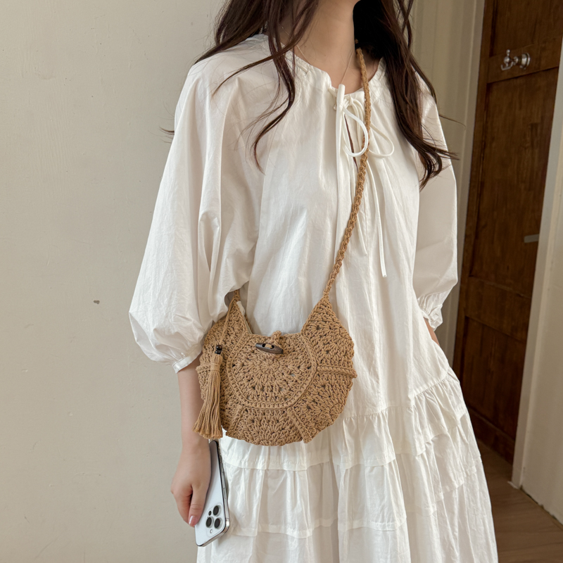 Women Small Round Hollow Hand  - Women'S Fashion Trends Spring 2026 recensione e prezzo