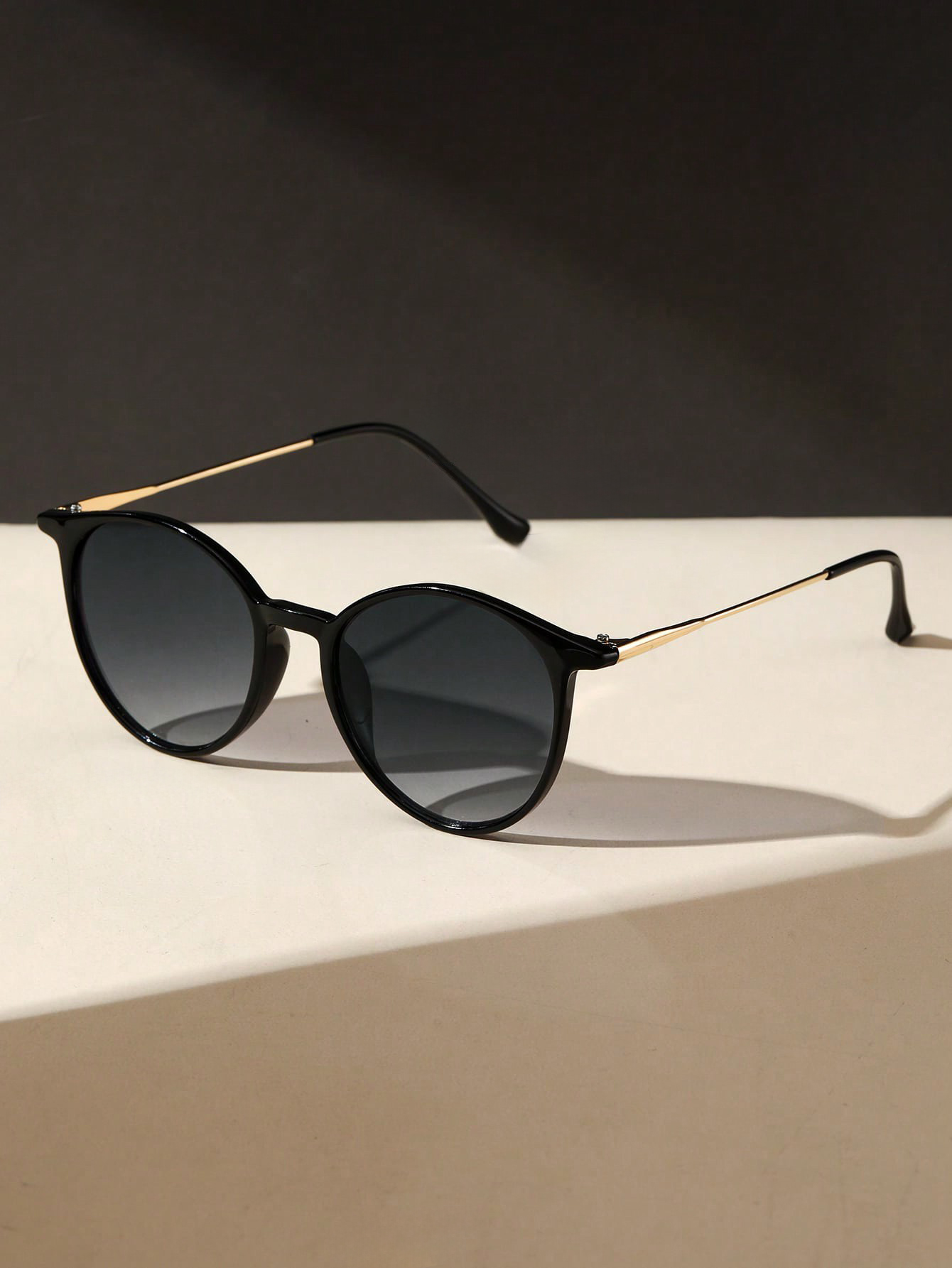1PC Fashion Round Metal Women  - Women'S Fashion Eyewear recensione e prezzo