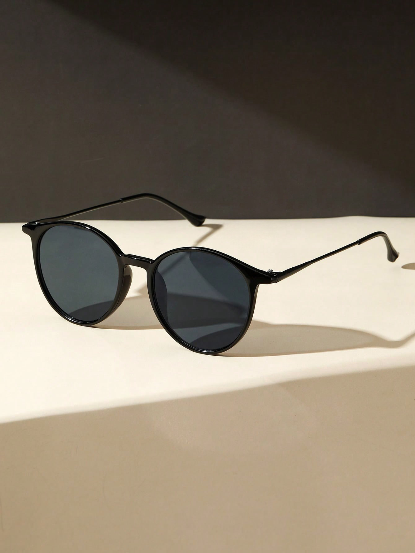 1PC Fashion Round Metal Women  - Women'S Fashion Eyewear recensione e prezzo