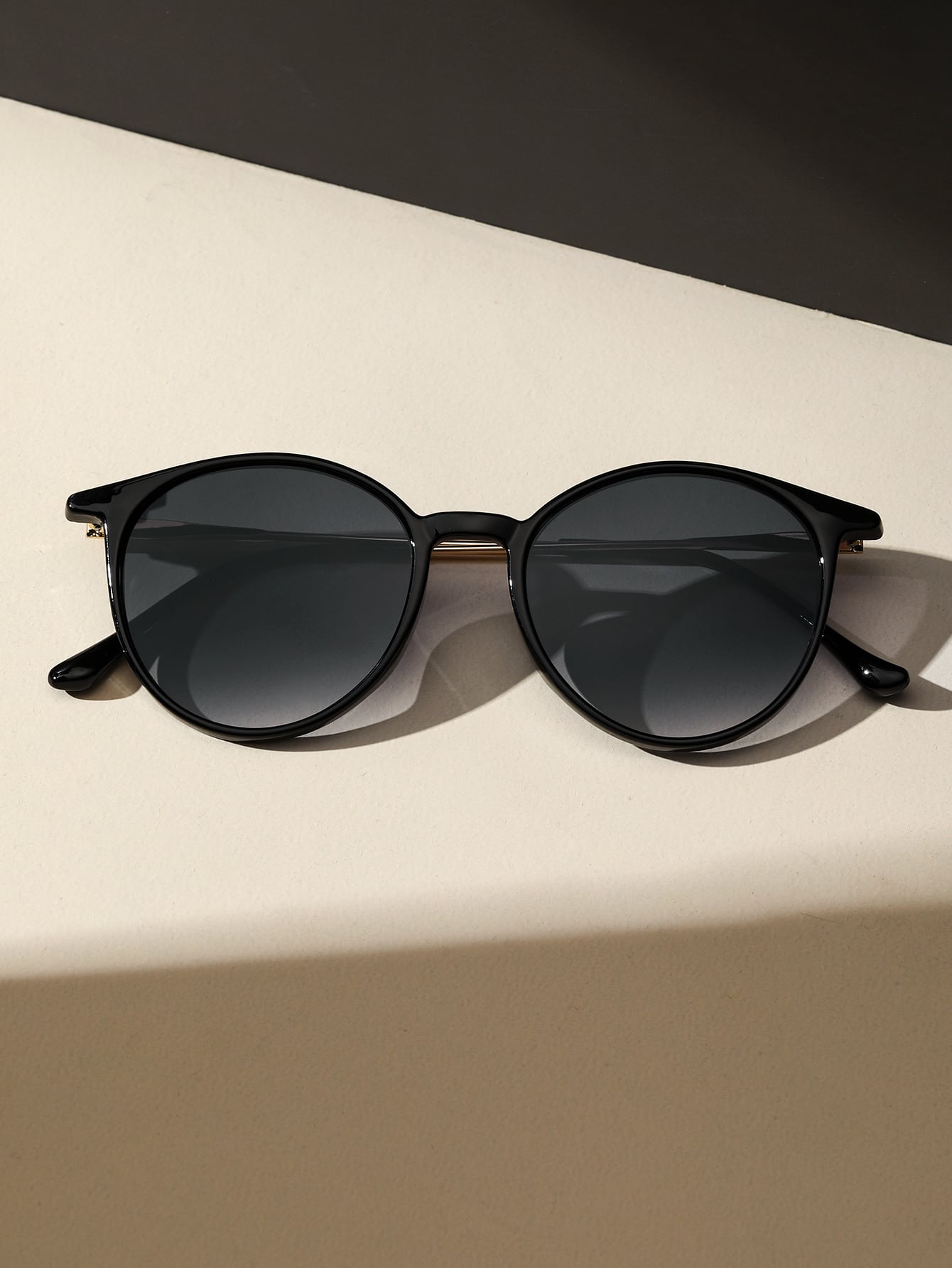 1PC Fashion Round Metal Women  - Women'S Fashion Eyewear recensione e prezzo